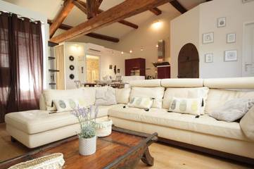Gîte pour 4 personnes, avec piscine et jardin ainsi que sauna et vue à Saint-Paul-et-Valmalle