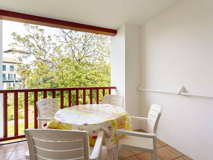 Appartement de vacances pour 4 personnes, avec Terrasse ainsi que Jardin et Piscine