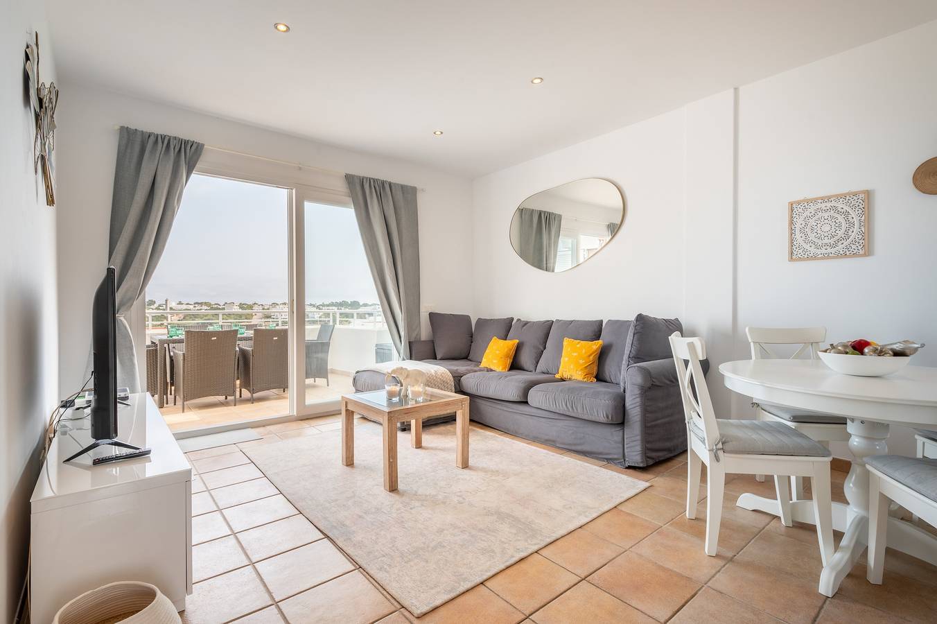Entire apartment, House Liv 'El Puerto I 3-11 ' with Shared Pool, Wi-Fi and Air Conditioning in Cala d'Or, Santanyí