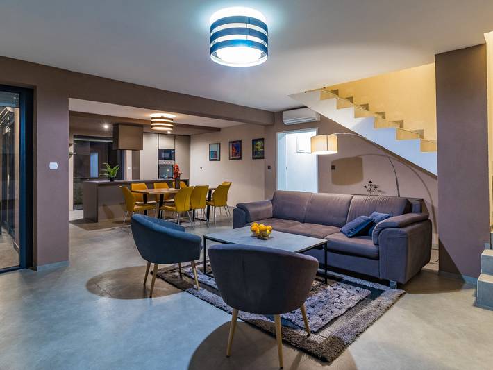 Villa für 10 Personen, mit Balkon und Garten sowie Pool, kinderfreundlich in Pula - 4