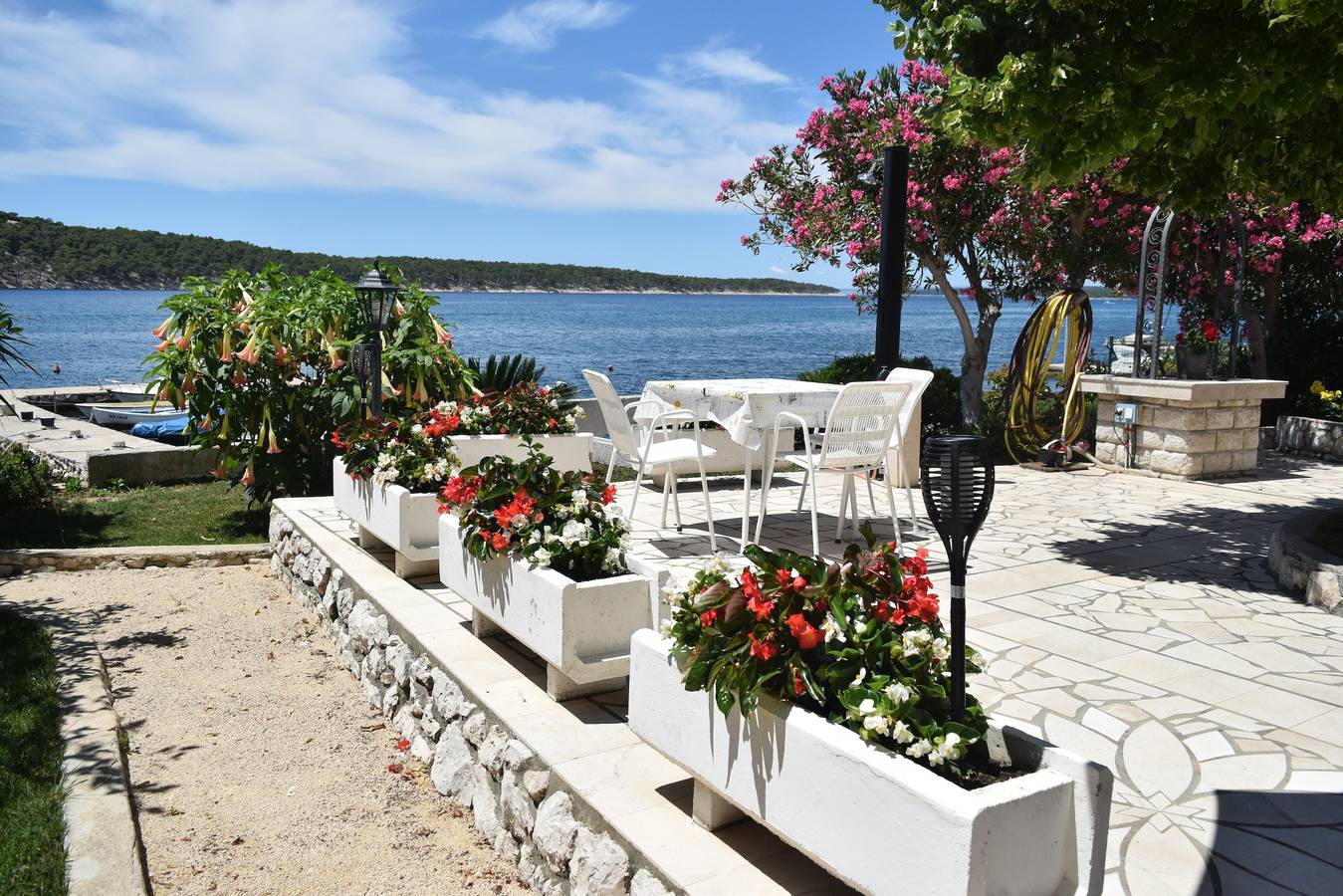 Ganze Wohnung, 2-Zimmer-Ferienwohnung am Strand Barbat, Rab A-18462-a in Barbat na Rabu, Rab