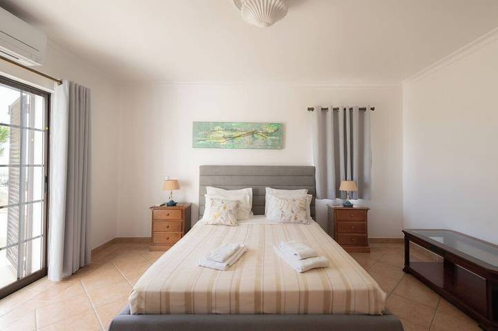 Villa Ladeira - Privater Pool, Meerblick, Smart-TV, Spiele, WLAN, Klimaanlage in Guia, Faro Distrikt