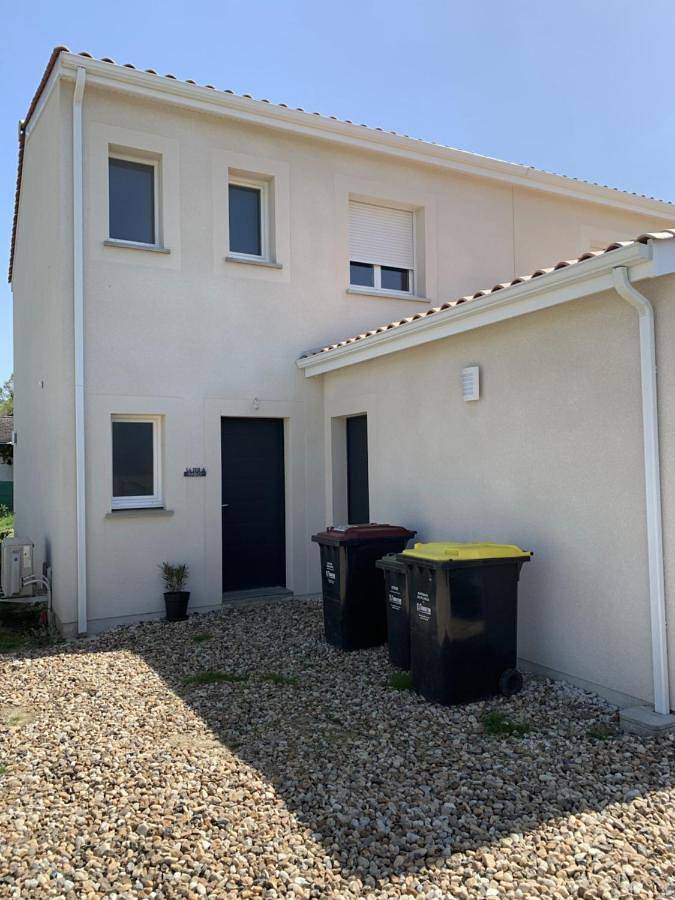 Location de vacances pour 6 personnes, avec jardin et terrasse, animaux acceptés à Saint-Loubès - 2
