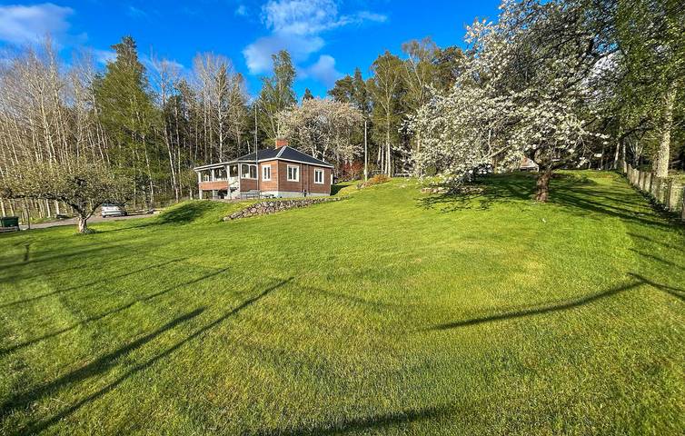 Ferienhaus für 7 Personen, mit Whirlpool und Garten sowie Terrasse, mit Haustier in Linköping