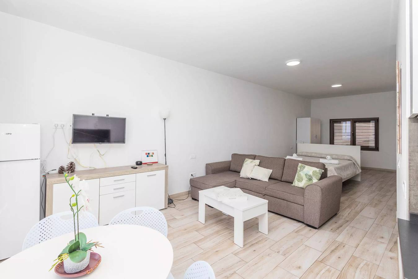 Ganzes Studio, Modernes Studio-Apartment mit Terrasse, 2,5 km von Playa de Sardina entfernt in Gáldar, Gran Canaria Nord