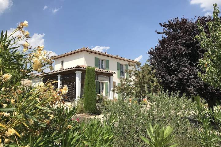 Gîte pour 4 personnes, avec terrasse et jardin à La Bastide-d'Engras