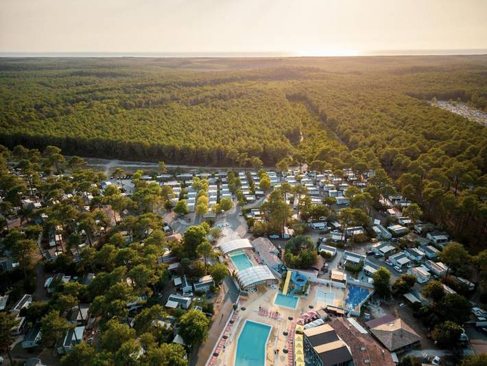 Camping pour 6 personnes, avec jacuzzi ainsi que terrasse et piscine dans Claouey - 2
