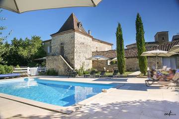 Cottage pour 6 personnes, avec piscine et jardin à Donnazac