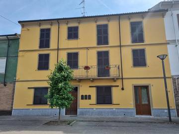 Gîte pour 4 personnes, avec vue à Sale
