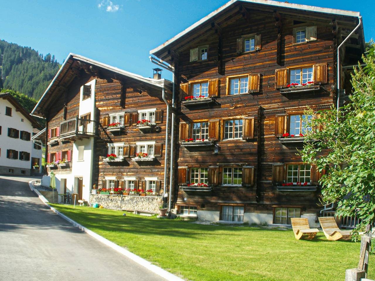Gasthaus Rathaus - Einzelzimmer mit Dusche/Wc auf Etage in Safiental, Lepontinische Alpen