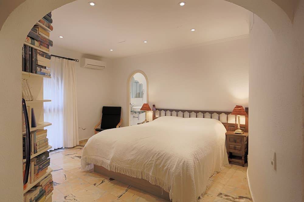 The Round House, extravagant, familienfreundlich und traumhaft schön gelegen.... in Benidoleig, Costa Blanca