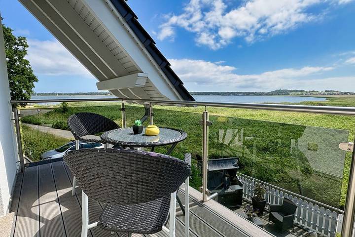 Ferienwohnung für 2 Personen, mit Balkon und Seeblick in Süd-Rügen - 2