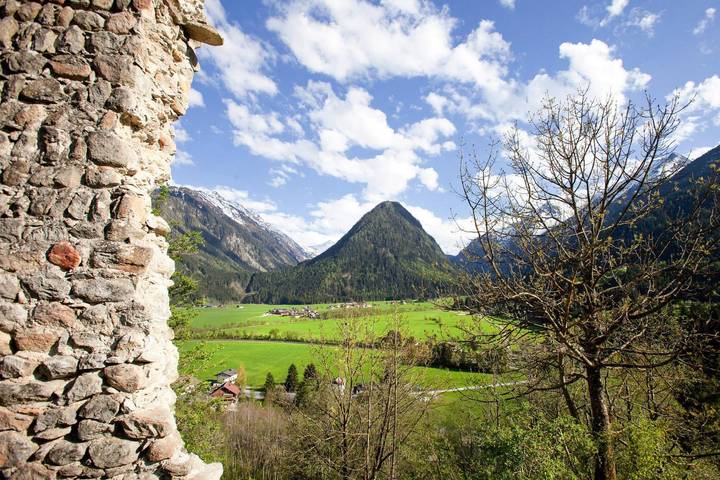 Ferienwohnung für 9 Personen, mit Balkon in Neukirchen am Großvenediger