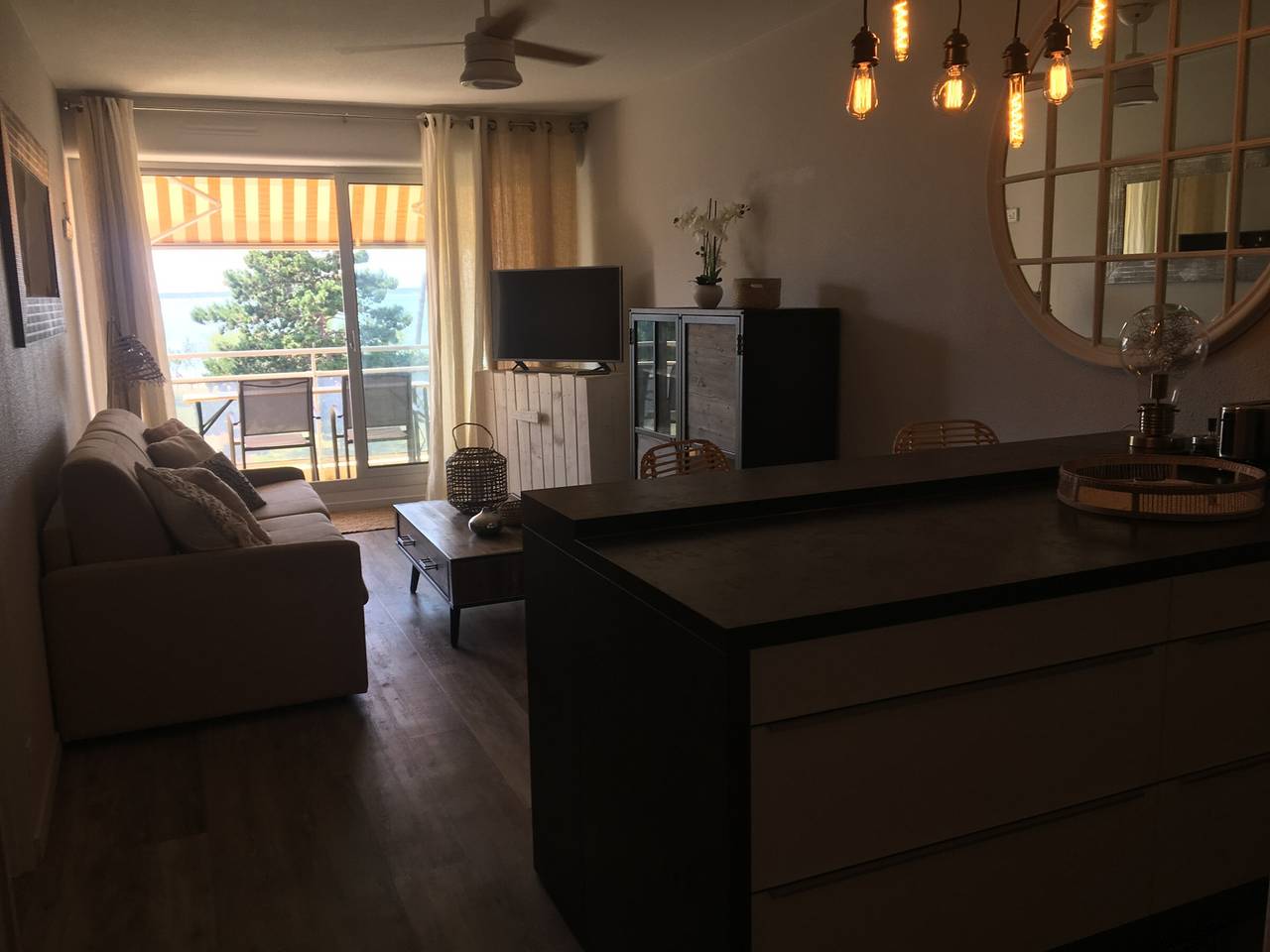 Entire apartment, Renovated apartment in Moulleau with balcony and parking in Le Moulleau, Arcachon