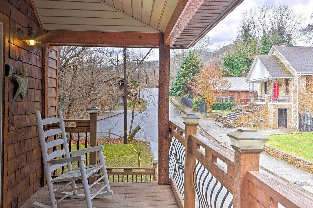 Ganze Wohnung, 'The Boat House' Creekside Escape in Hot Springs! in Hot Springs (NC), Madison County (NC)