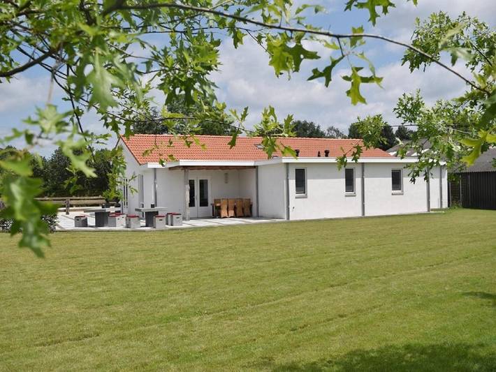 Vakantieappartement voor 10 personen, with Terras and Tuin as well as Uitzicht op het meer and Uitzicht in Veghel