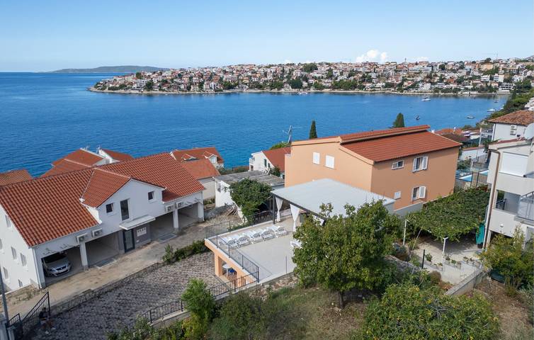 Ferienwohnung für 8 Personen, mit Garten und Terrasse sowie Pool - 1