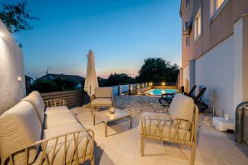 Ferienhaus für 6 Personen, mit Balkon und Garten in Kastelir
