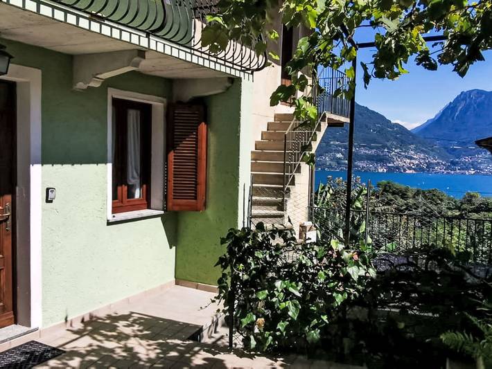 Ferienwohnung für 4 Personen, mit Terrasse und Seeblick sowie Garten in Santa Maria Rezzonico