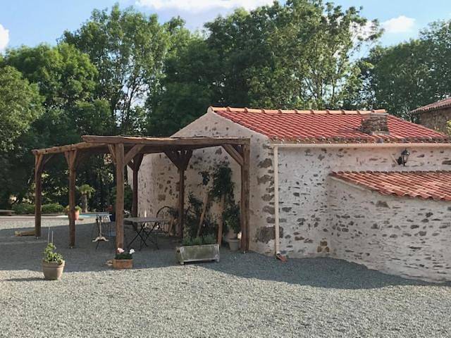 Gîte pour 4 personnes, avec jardin ainsi que vue et piscine dans Essarts-en-Bocage - 3