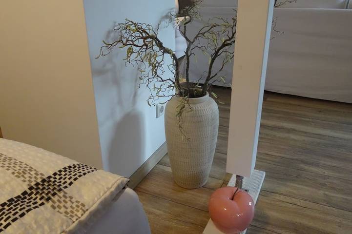 Ganze Wohnung, Moderne Ferienwohnung nahe Erfurt, Wohn-u. Schlafbereich,Küche,Bad,Kinderzimmer in Gebesee, Thüringer Kernland