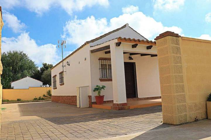 Bungalow für 4 Personen, mit Garten und Pool in Conil de la Frontera