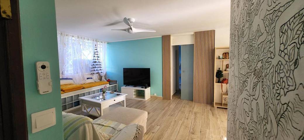 Gîte pour 3 personnes, avec jardin et piscine ainsi que vue et terrasse dans Plage de Saint-Félix