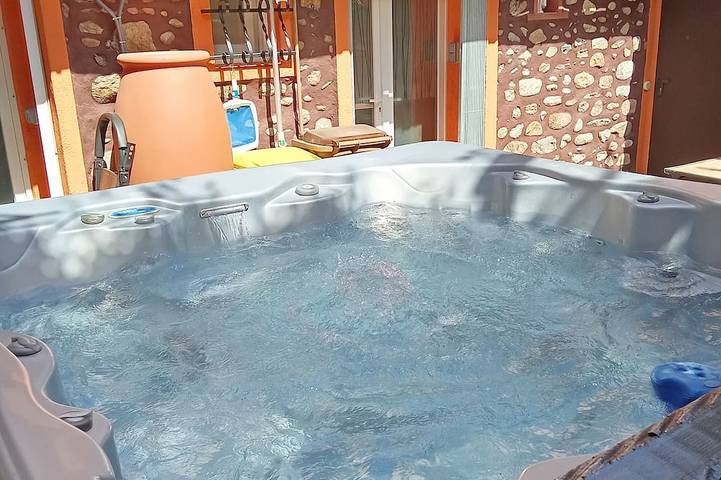 Gîte pour 2 personnes, avec Jacuzzi dans Office de Tourisme d'Argelès sur Mer