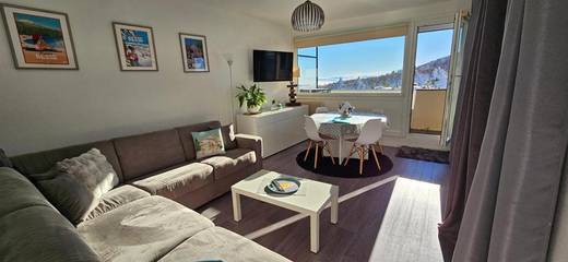 Gîte pour 4 personnes, avec vue ainsi que vue sur le lac et terrasse dans Station de Super-Besse (Super-Besse)