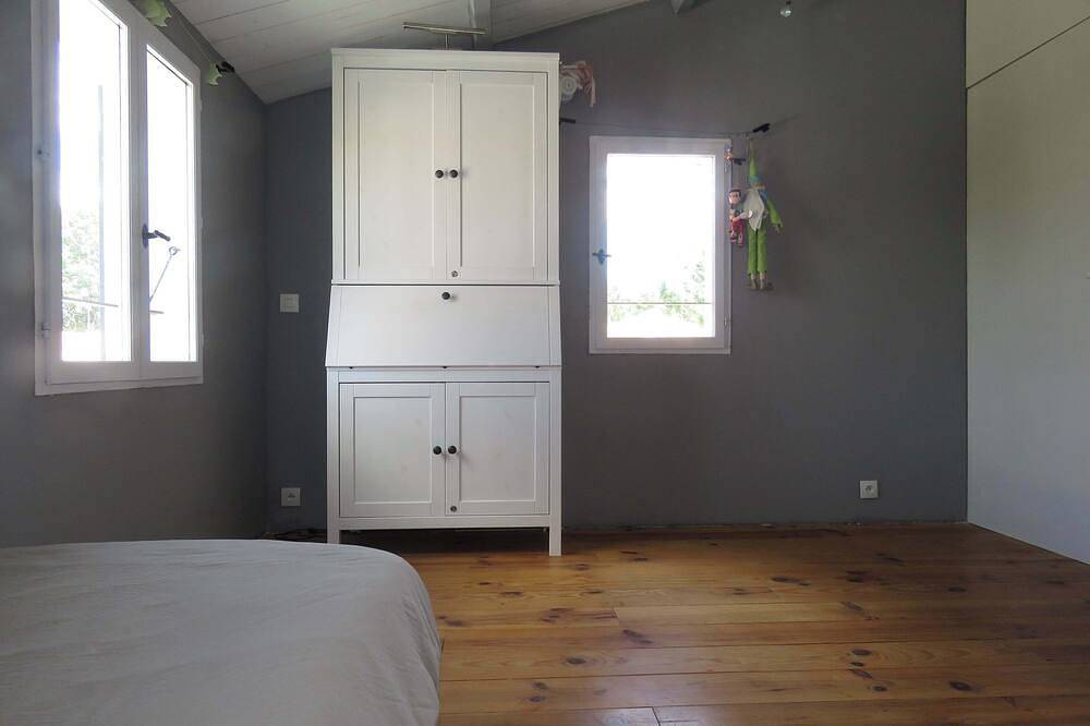 Villa with heated pool and wooded garden in Dompierre-sur-Mer, La Rochelle region