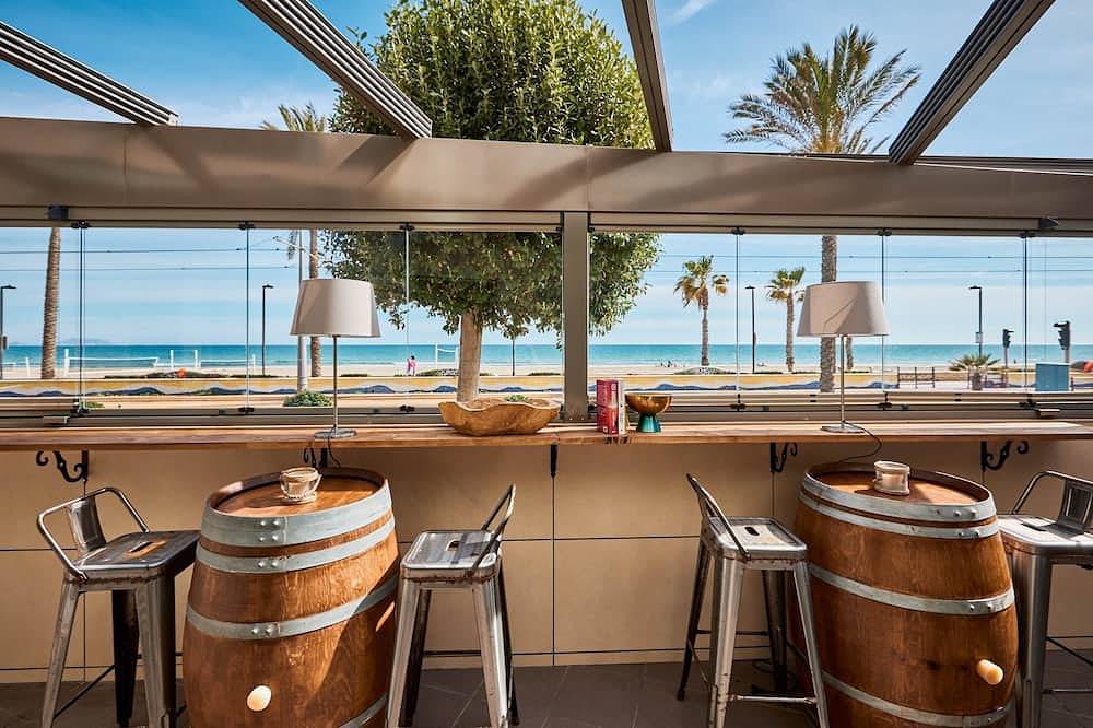 Apartamento entero, Beach front apartment with private Taberna in San Juan Playa (Alicante), Costa Blanca
