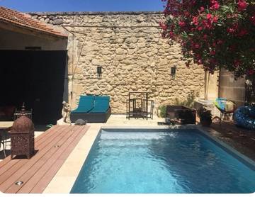Cottage pour 3 personnes, avec terrasse et piscine à Fontvieille