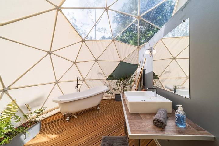 Tente pour 4 personnes, avec terrasse ainsi que jardin et jacuzzi sur l' Île de la Réunion - 4