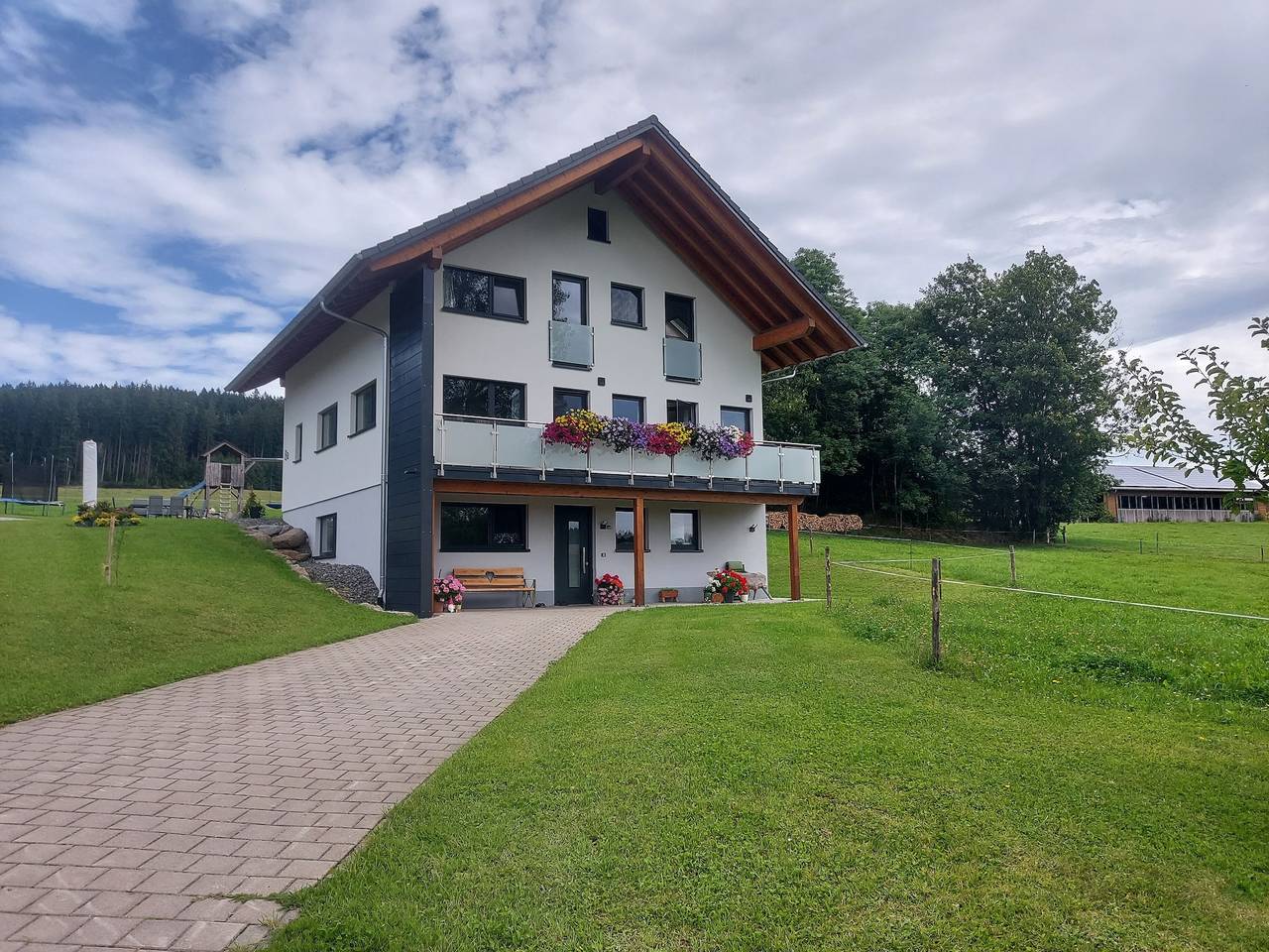Ganze Wohnung, Apartment Sommerau mit privater Terrasse  in St. Georgen, Mittlerer Schwarzwald