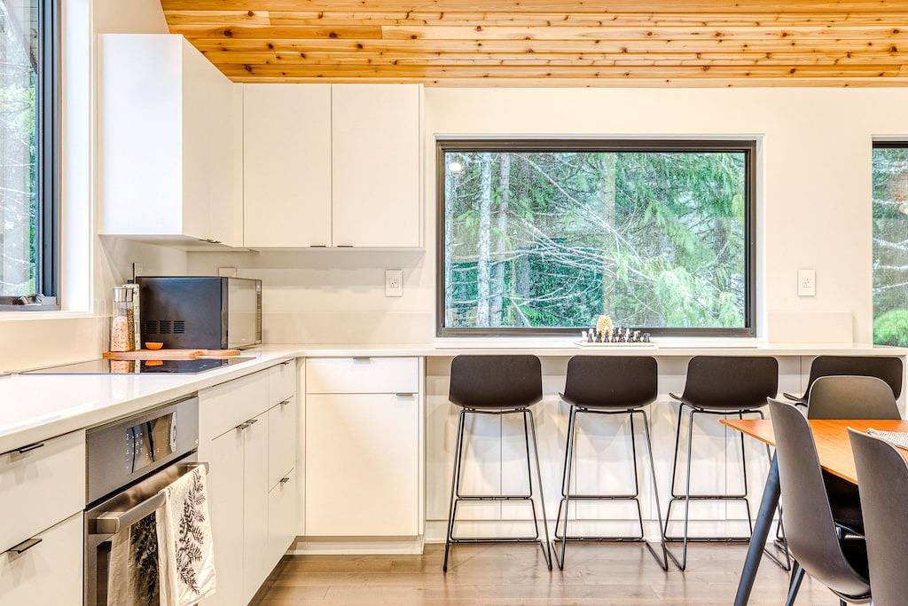 Sleek, Modern Home in Town with Forest Views, Fire Table, Wifi - Walk to Skiing in Government Camp, Mount Hood