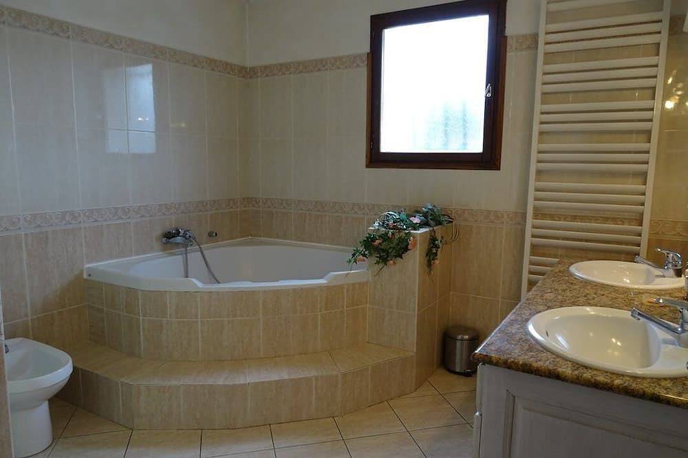 Ruhige Villa Gut Ausgestattet Und Gut Gelegen In Der Nähe Von Canet Beach in Pia, Côte d'Améthyste