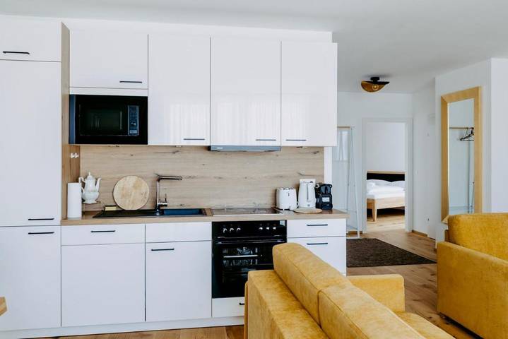 Ferienwohnung für 6 Personen, mit Balkon und Terrasse sowie Garten und Pool