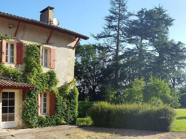 Location de vacances pour 7 personnes, avec jardin et piscine à Montignac-de-Lauzun