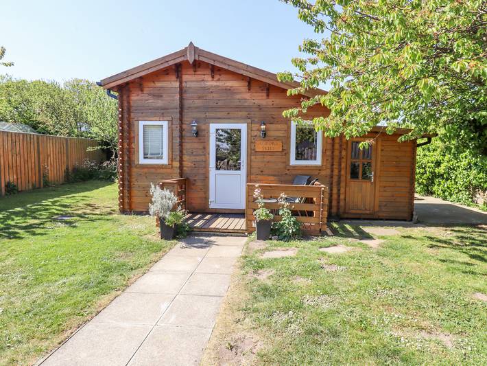 Log cabin for 4 people, with garden, with pets in North East England