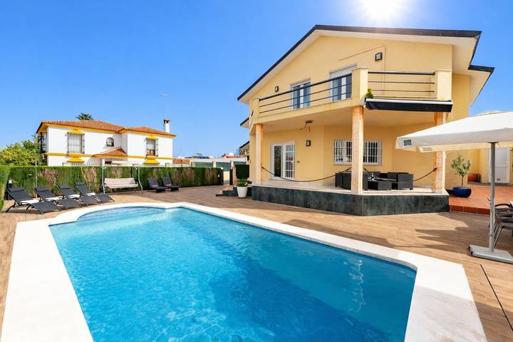 Villa für 10 Personen, mit Terrasse und Whirlpool sowie Garten, kinderfreundlich in Andalusien - 2