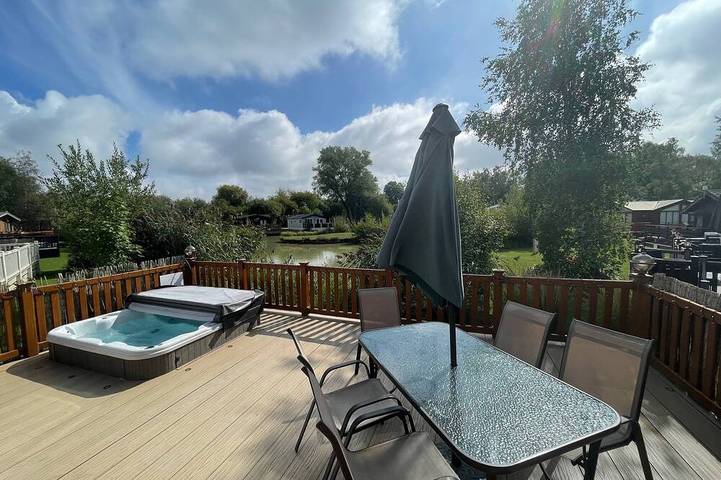 Cottage for 8 people, with pool and sauna as well as hot tub in Lincolnshire