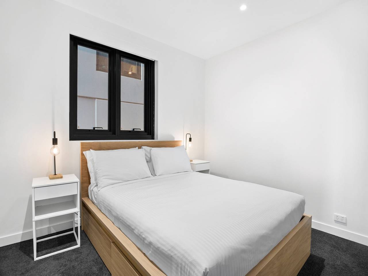 Entire apartment, Central Southbank Apartment with Pool Access in Southbank, Melbourne