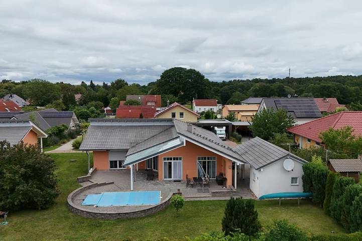 Holiday home for 4 people, with terrace and garden as well as pool - 1