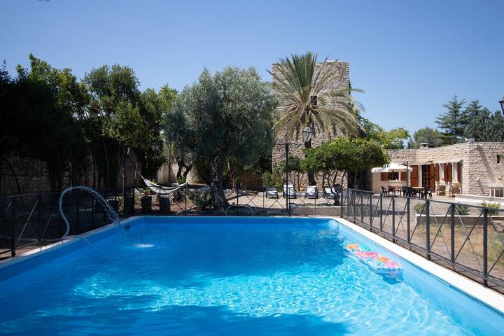 Villa 'Torre Cappavecchia' con piscina privata, terrazza privata e aria condizionata in Molfetta, Provincia di Bari