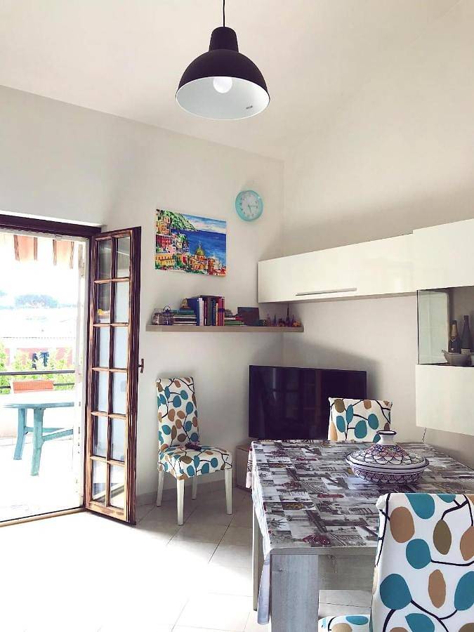 Dom dla 3 osób, z widok i ogród oraz balkon w Anzio