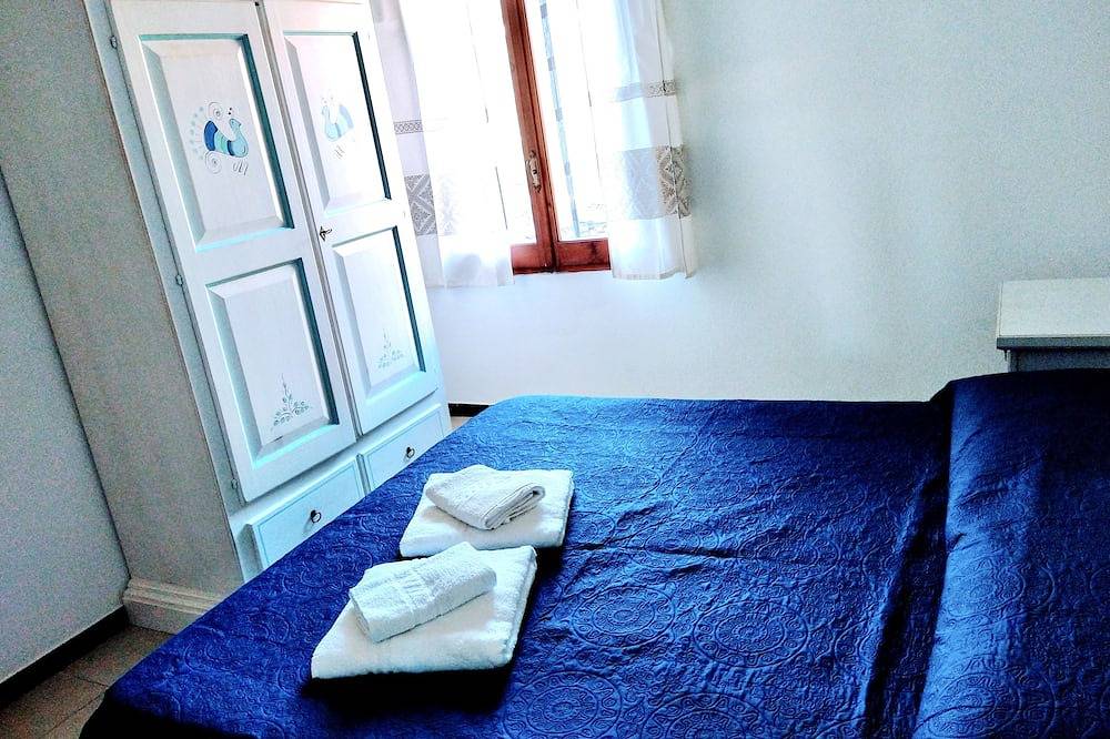 Charming cottage (with private garden) few steps from the beach in Agrustos, Budoni