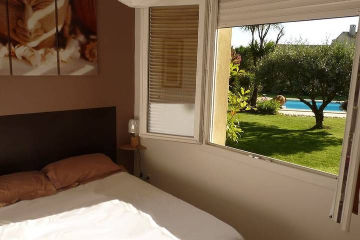 Gîte pour 2 personnes, avec terrasse ainsi que jardin et piscine à Bouillargues - 2