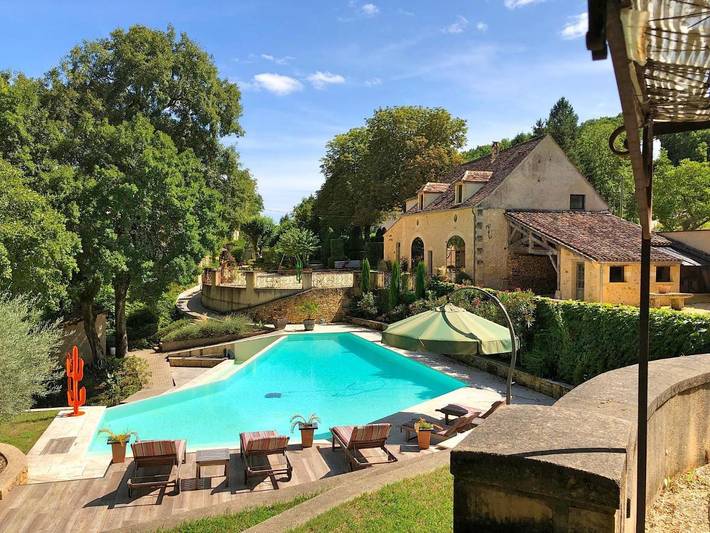 Location de vacances pour 10 personnes, avec vue ainsi que piscine et jardin à Couze-et-Saint-Front