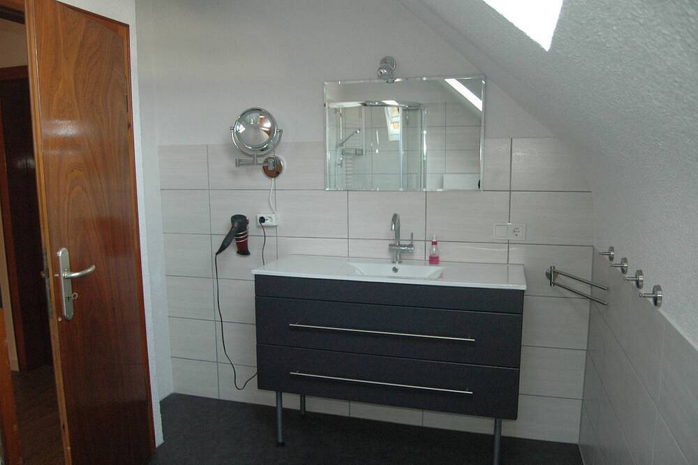 Ganze Wohnung, Große Ferienwohnung direkt am Wald, Ideal für Wanderer & Biker in Mettlach, Saar-Nahe-Bergland
