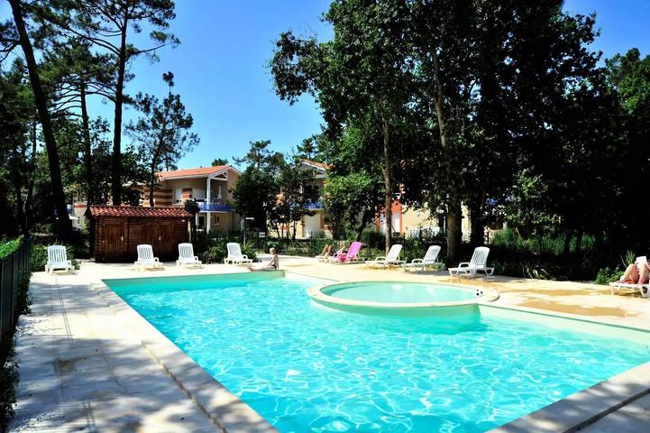 Ferienwohnung für 6 Personen, mit Terrasse und Garten sowie Pool und Ausblick